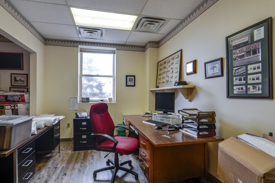 More Photos Of 121-127 E Main St, Ravenna Storefront Retail Office For Sale