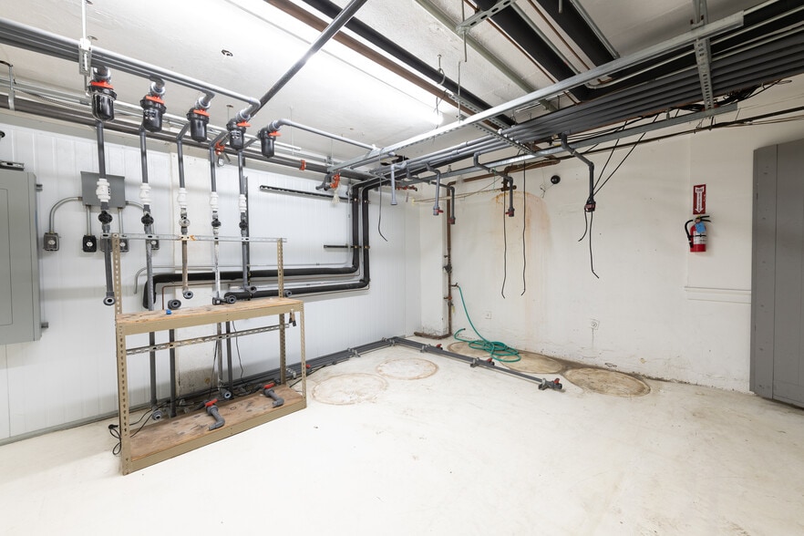 More Photos Of 197 E Jefferson Blvd, Los Angeles Warehouse For Sale