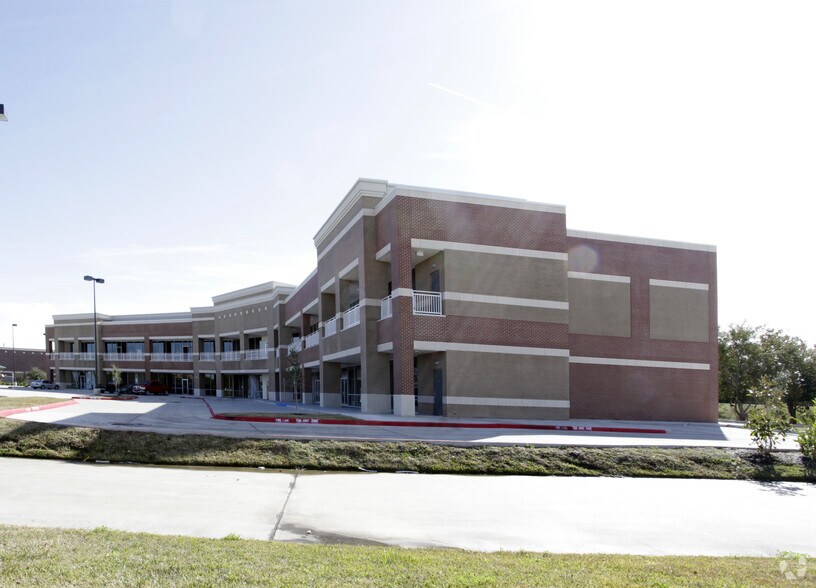 More Photos Of 16305 Kensington Dr, Sugar Land General Retail For Lease