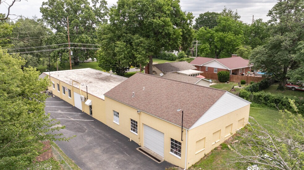 More Photos Of 1007 W Delmar Ave, Godfrey General Retail For Sale