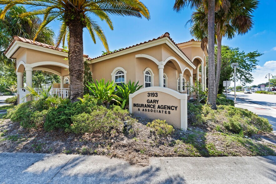 More Photos Of 3193 SE Dixie Hwy, Stuart Office For Sale