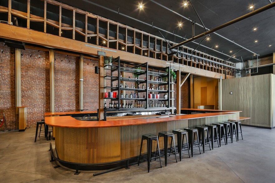 More Photos Of 1948 E 7th St, Los Angeles Bar For Lease