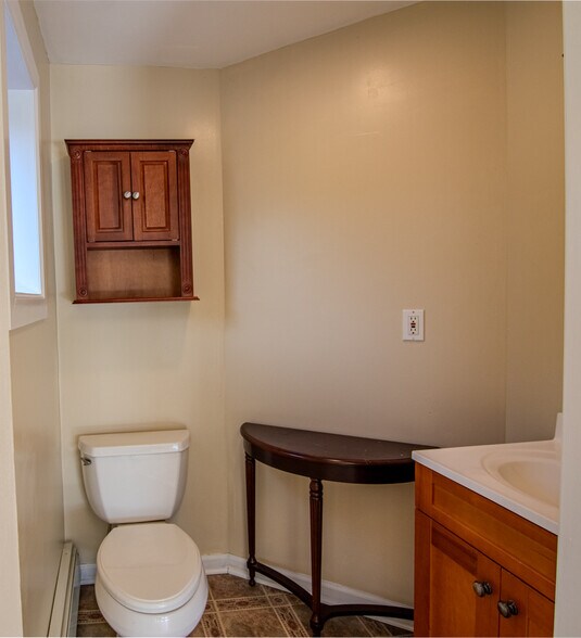 More Photos Of 188 Lake St, Liberty Freestanding For Lease