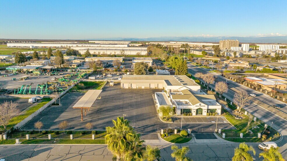 More Photos Of 1123 N Plaza Dr, Visalia Warehouse For Lease