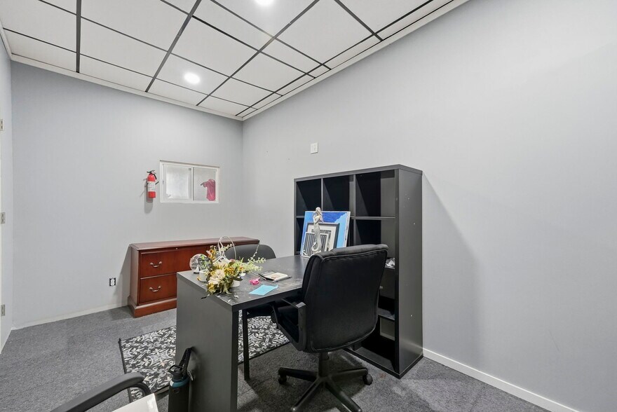 More Photos Of 115 E King St, Garrett General Retail For Sale