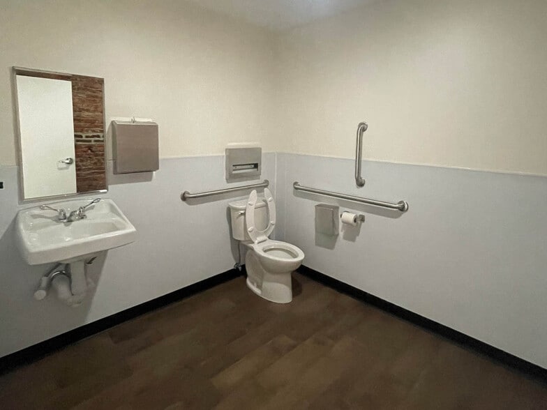 More Photos Of 43-45 W Market St, York Storefront Retail Residential For Sale