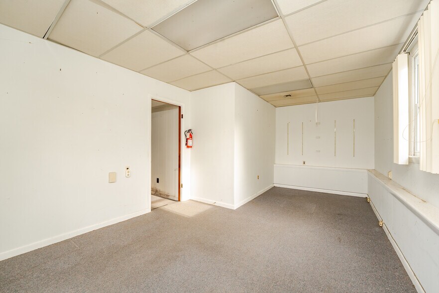 More Photos Of 98 New Rd, Somers Point Showroom For Sale