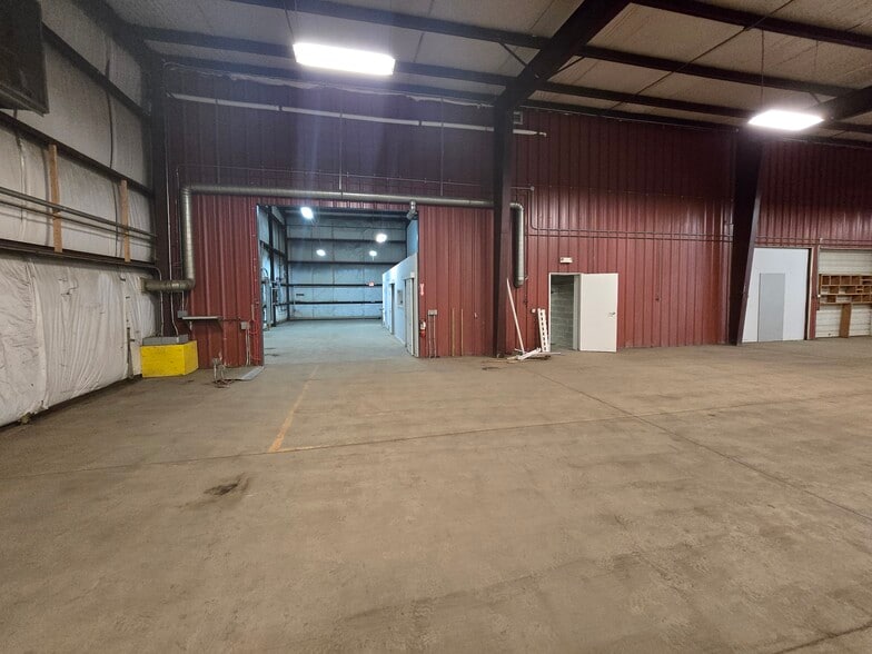 More Photos Of 14 Park Dr, Franklin Warehouse For Lease