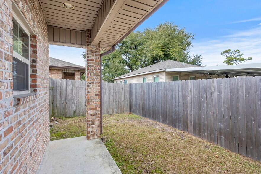 More Photos Of 140 Louie St, Lake Charles Multifamily For Sale