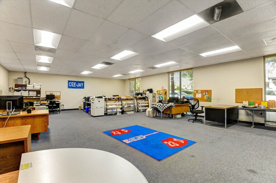 More Photos Of 920 W 10th St, Azusa Warehouse For Sale