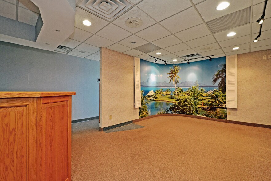 More Photos Of 1068 S Lake St, Forest Lake Medical For Lease