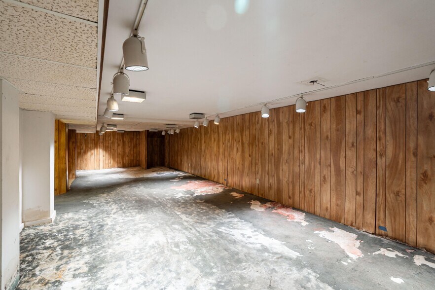 More Photos Of 3701 E Layton Ave, Cudahy Storefront Retail Residential For Sale