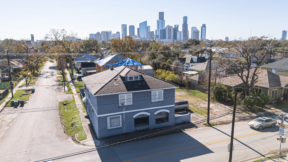 Primary Photo Of 1310 Lorraine St, Houston Storefront Retail Residential For Sale