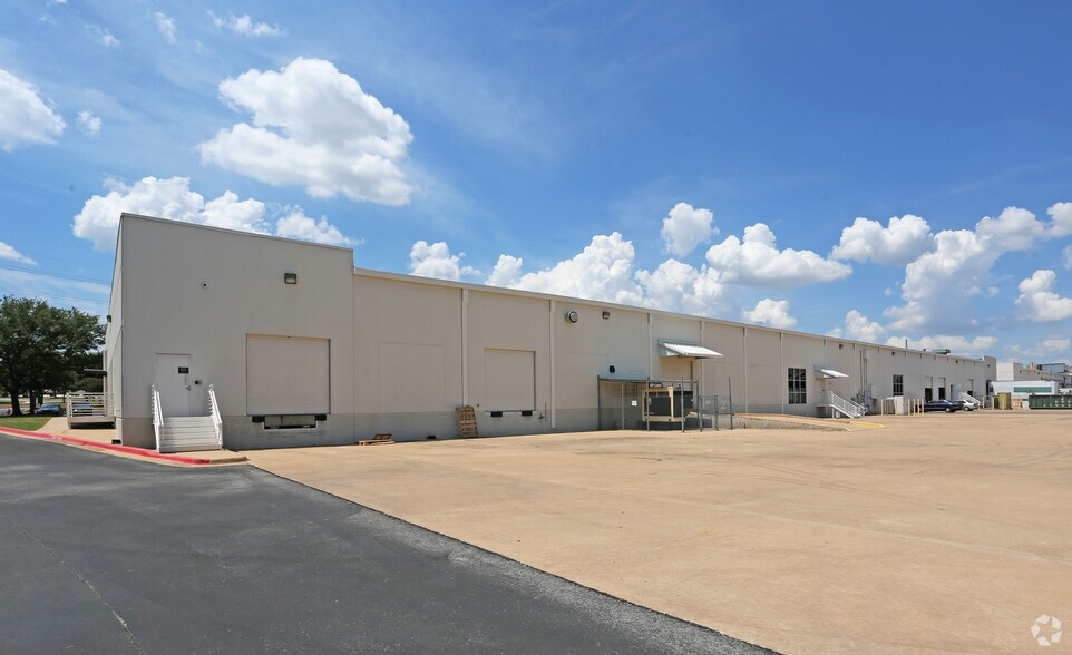 More Photos Of 7401 E Ben White Blvd, Austin Unknown For Lease