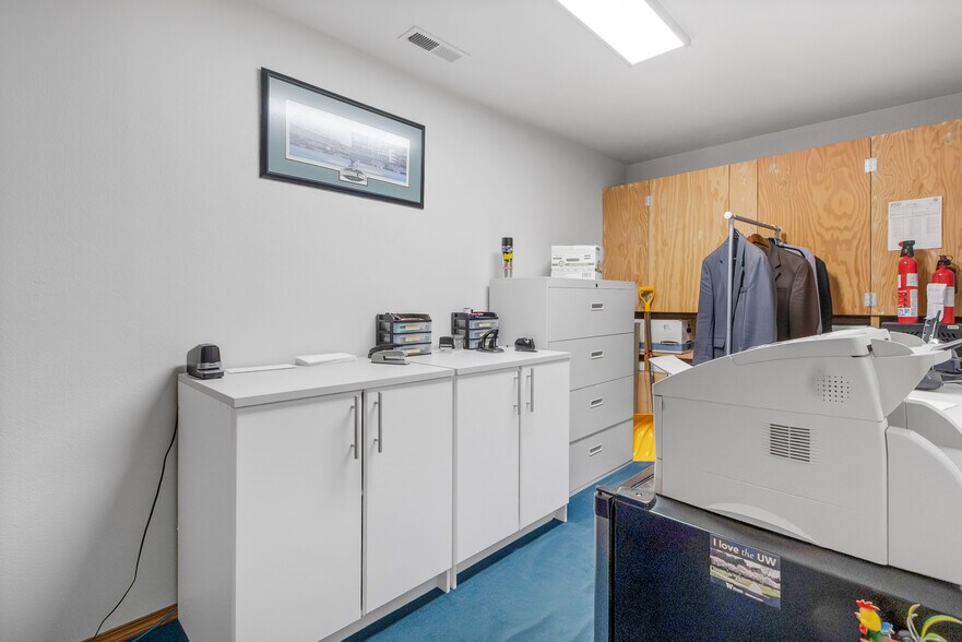 More Photos Of 104 Tremont Ave, Port Orchard Medical For Sale