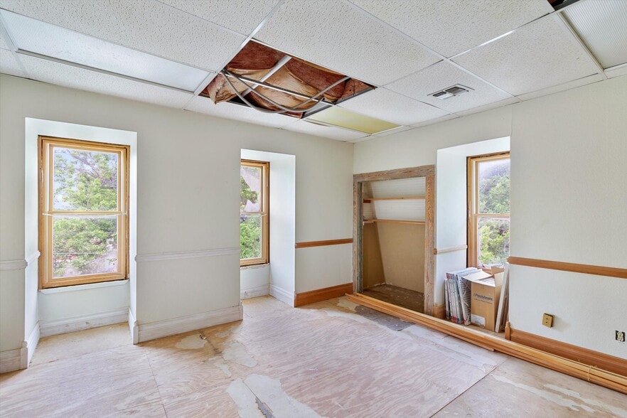 More Photos Of 321 L B J dr, San Marcos Office For Sale