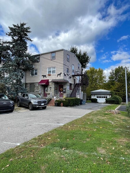 More Photos Of 304 N Chester Pike, Glenolden Apartments For Lease
