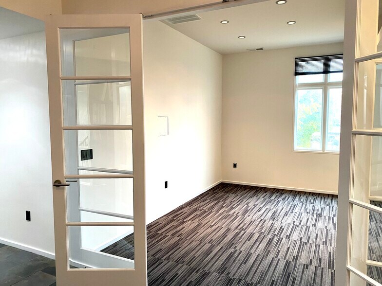 More Photos Of 1005 S 76th Ave, Omaha Medical For Lease