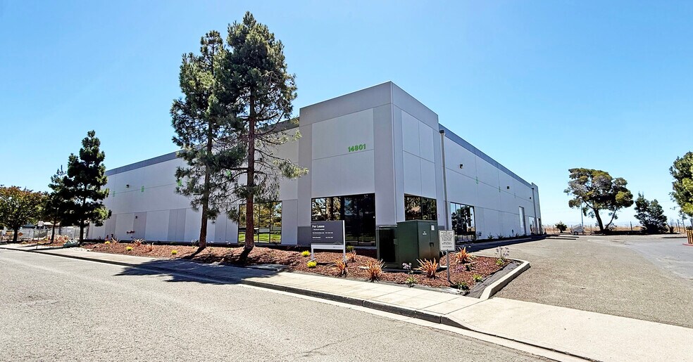 More Photos Of 14801 Catalina St, San Leandro Warehouse For Lease