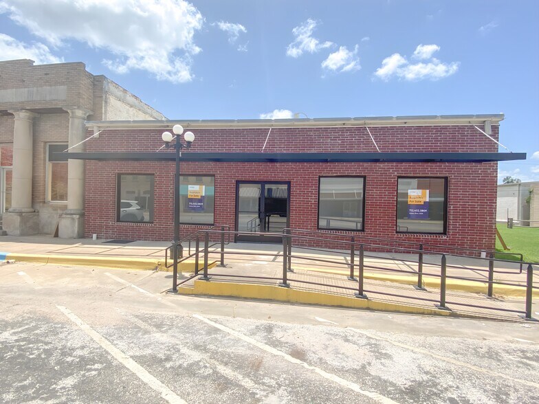 Primary Photo Of 104 N Robb, Trinity Storefront Retail Office For Sale