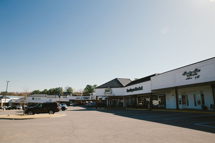 More Photos Of 1320-1554 N College Ave, Fayetteville Unknown For Lease