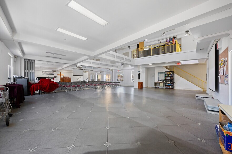 More Photos Of 7543 Parsons Blvd, Flushing Storefront Retail Office For Sale