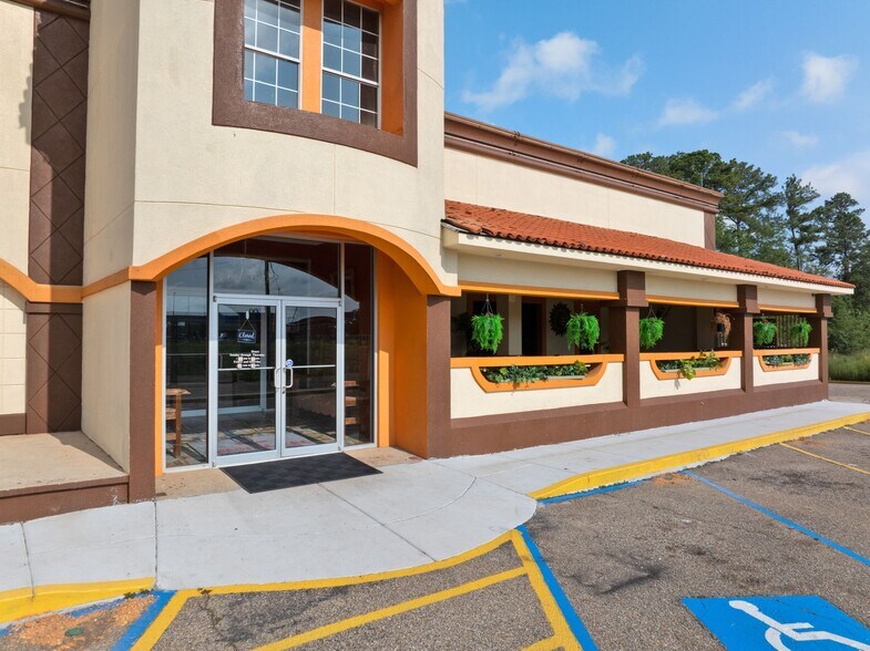 More Photos Of 929 US-98, Columbia Restaurant For Sale