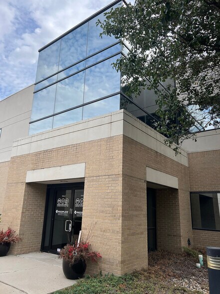More Photos Of 10665 Bedford Ave, Omaha Office For Lease