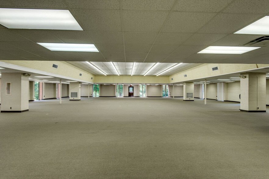 More Photos Of 305 E Hunt St, Dickson Office For Sale