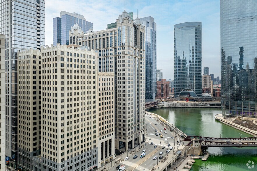More Photos Of 225 W Wacker Dr, Chicago Office For Sale