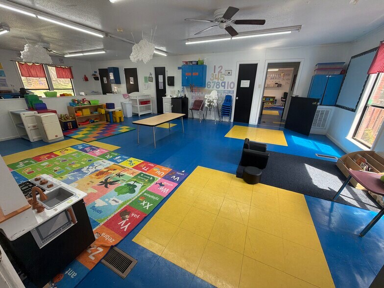 More Photos Of 1816 Hinson Loop Rd, Little Rock Daycare Center For Sale