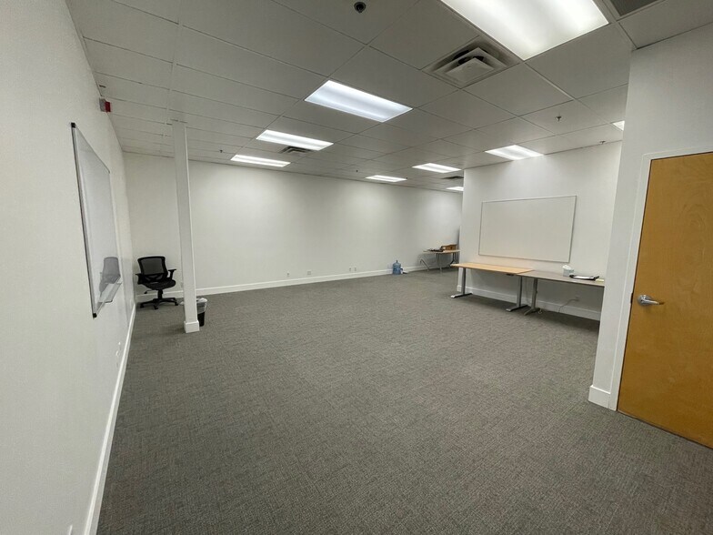 More Photos Of 2015 Challenger Ave, Oroville Light Manufacturing For Lease