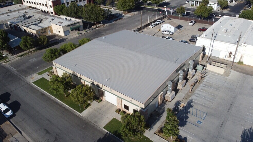 More Photos Of 1517 25th St, Bakersfield Auto Repair For Lease