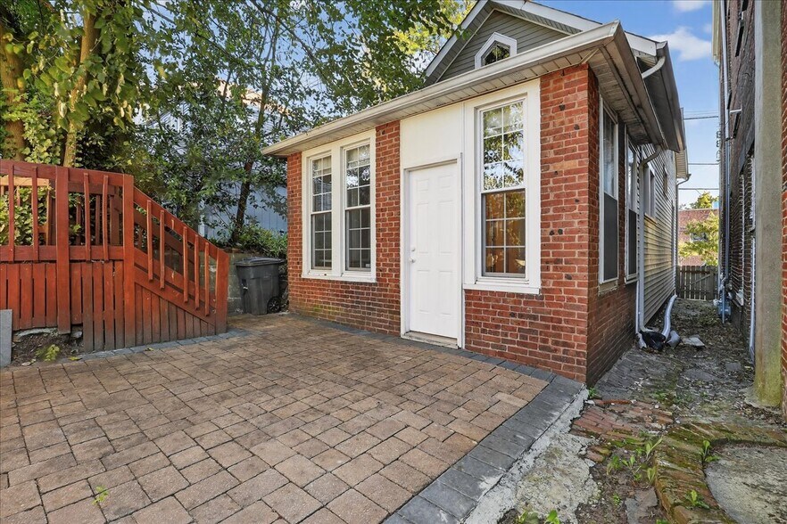 More Photos Of 55 E Front St, Keyport Office For Sale