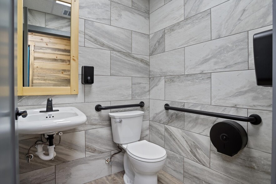 More Photos Of 6893 TX-19, Crockett Freestanding For Sale