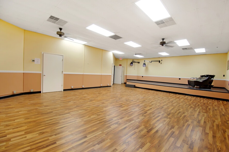 More Photos Of 5858 St Augustine Rd, Jacksonville Freestanding For Lease