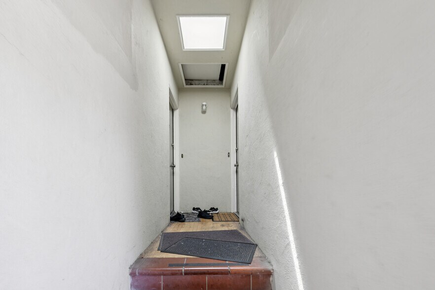 More Photos Of 1140 El Camino Real, Burlingame Apartments For Sale