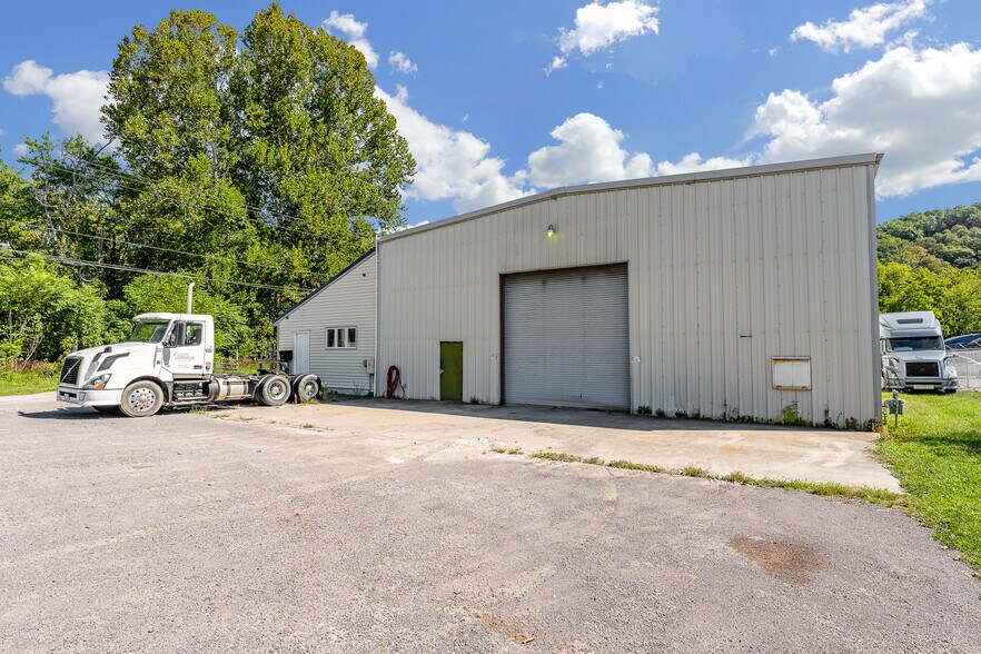 More Photos Of 148 Roush Cir, Fairmont Industrial For Lease