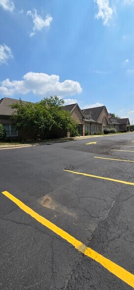 More Photos Of 3939 N Wilke Rd, Arlington Heights Office For Lease