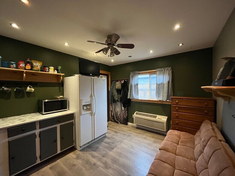 More Photos Of 602 E 6th St, Sheridan Industrial For Sale