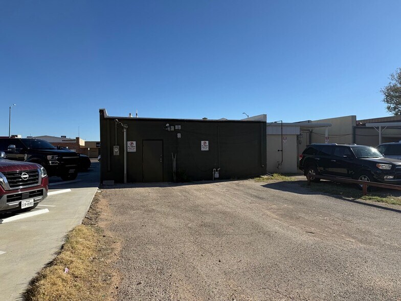 More Photos Of 413 N Texas Ave, Odessa Office For Lease