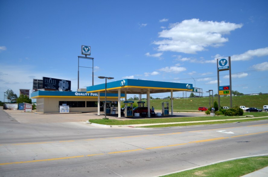 More Photos Of 601 NW 5th St, Moore General Retail For Sale