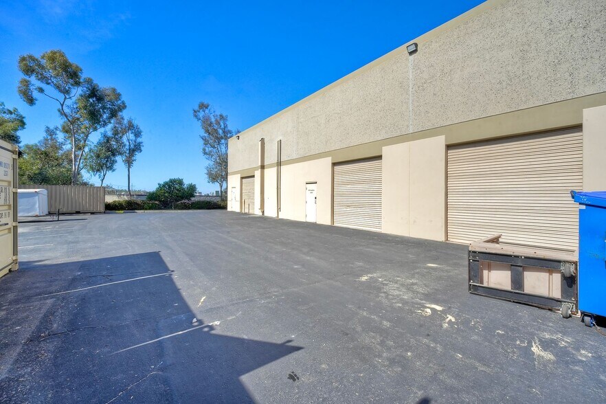 More Photos Of 2221 Las Palmas Dr, Carlsbad Warehouse For Lease
