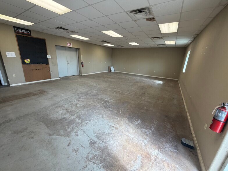 More Photos Of 3940 N US Highway 77, La Grange Industrial For Lease