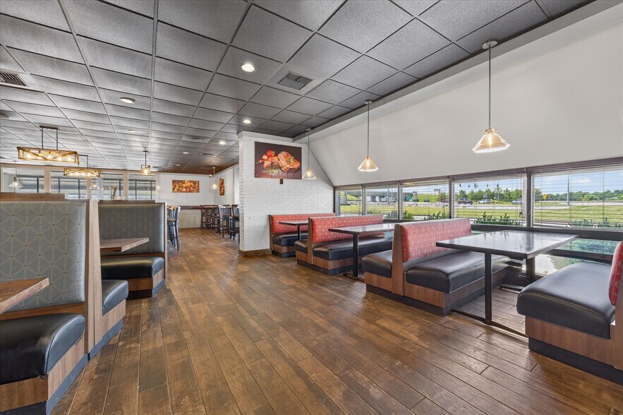 More Photos Of 4000 Fort Campbell Blvd, Hopkinsville Restaurant For Sale