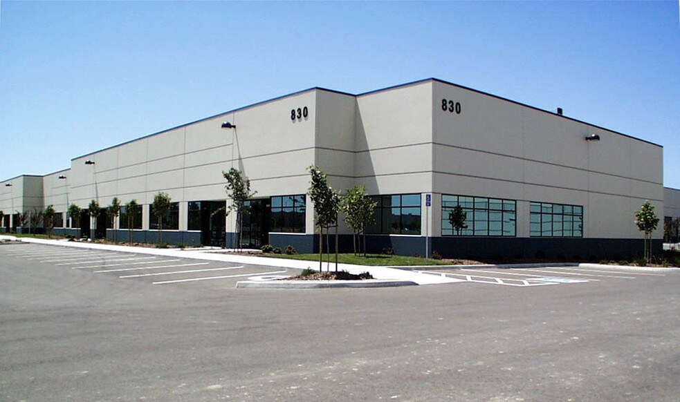 More Photos Of 830 Riverside Pky, West Sacramento Light Distribution For Lease