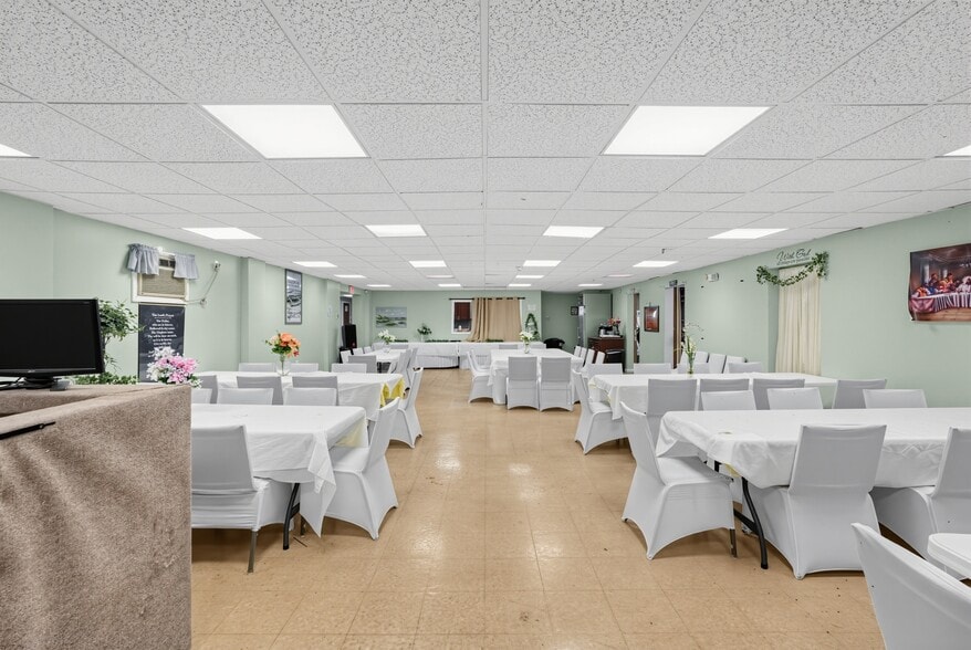 More Photos Of 1110 Coles Mill Rd, Williamstown Specialty For Sale