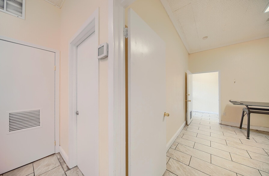 More Photos Of 33 E Magnolia St, Stockton Office For Lease