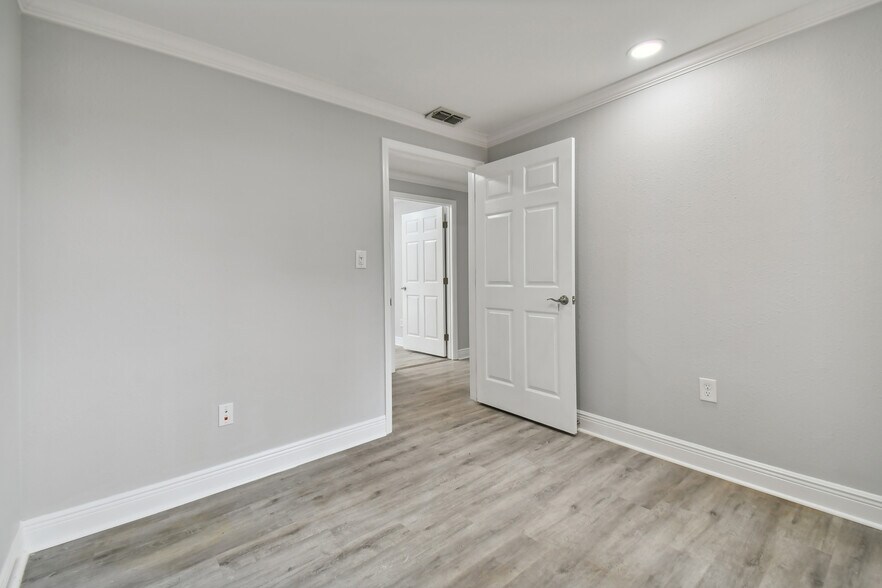 More Photos Of 21859 Sr-54, Lutz Medical For Sale