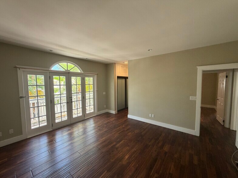 More Photos Of 3560 Front St, San Diego Multifamily For Sale